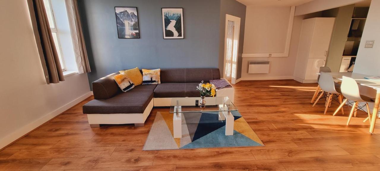 Modern&spacious Centre *